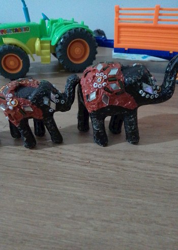 Kırmızı Fil Figürleri Seti - Görsel 2