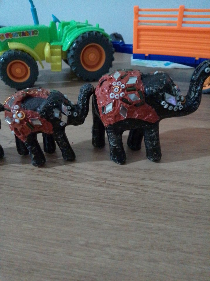 Kırmızı Fil Figürleri Seti - Görsel 2