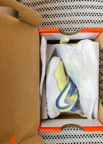 18 Beden Nike Ünisex Çocuk Sarı Renkli Velcro Spor Ayakkabı
