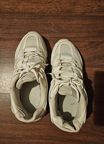 38 Beden Orijinal stradivarus beyaz spor ayakkabı 