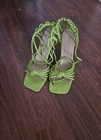 Yeşil yazlık topuklu ayakkabı 