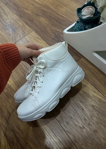 Beyaz ayakkabı - Görsel 2