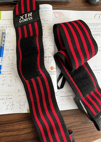 Kırmızı Siyah Çizgili bilek koruyucu wrap