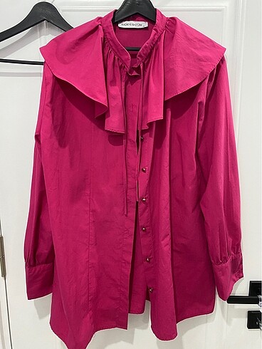 Pembe gömlek