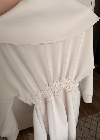 Düğmeli Beyaz Kısa Kadın Kaban - Görsel 3