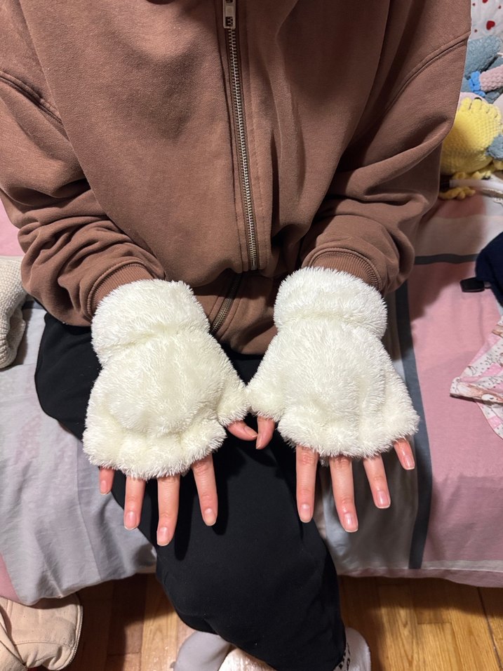 Beyaz Kürklü Kadın Eldivenleri - Görsel 3