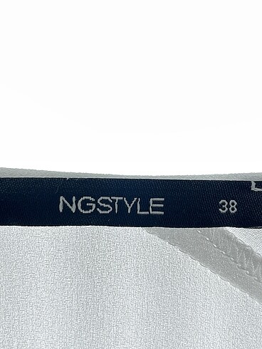 38 Beden beyaz Renk NG Style Bluz %70 İndirimli.