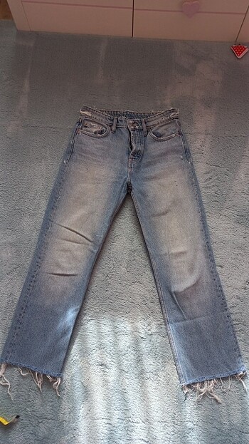 ZARA STRAIGHT JEAN