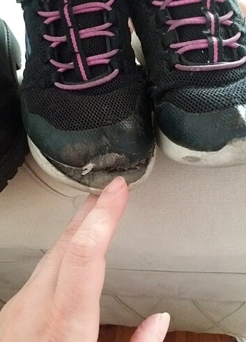 Skechers Orjinal kusurları var ama yapılır 100 tl ye yapistirurlir