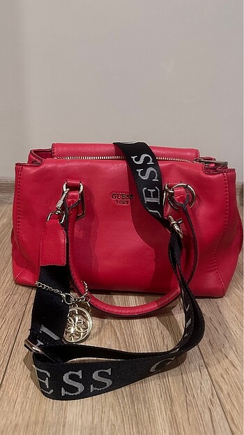GUESS KIRMIZI ÇANTA