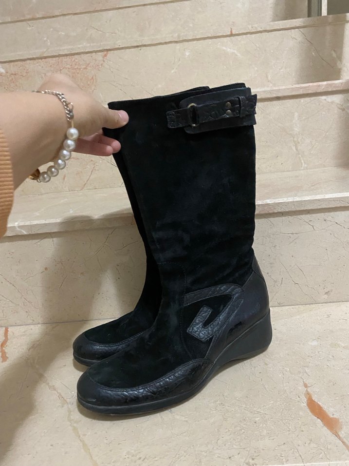 Siyah Süet Yılan Desenli Dolgu Topuklu Dizüstü Bot - Görsel 2