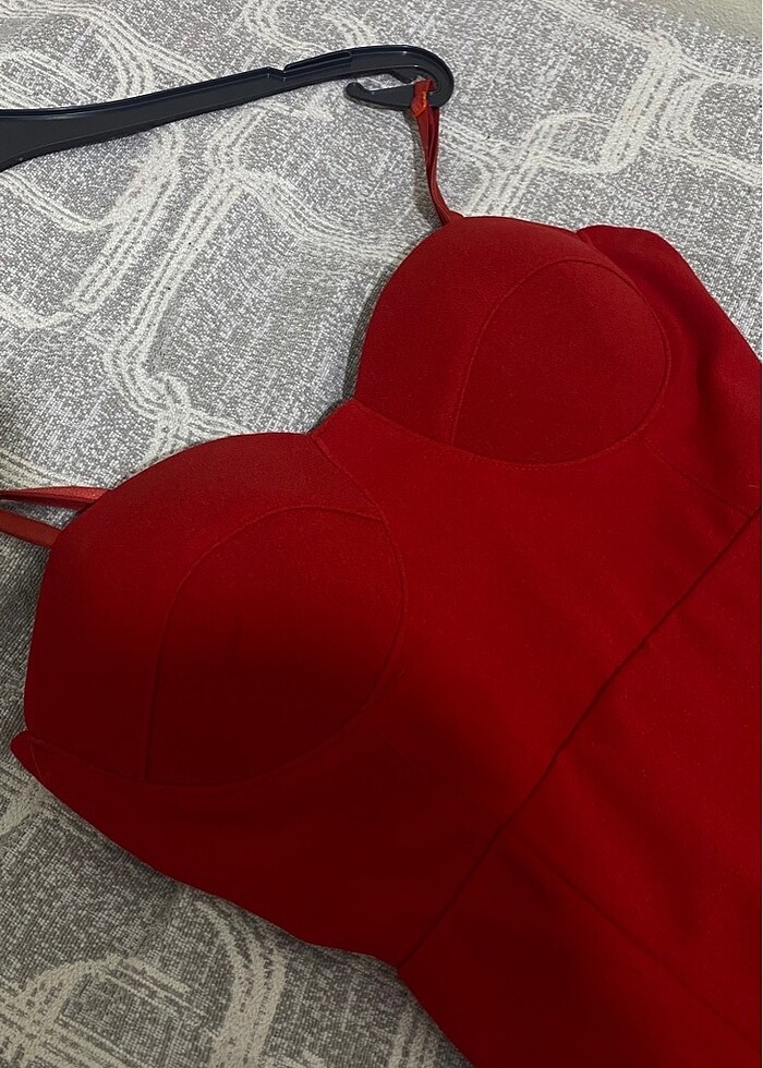 MİDİ BOY YIRTMAÇLI ELBİSE - Görsel 3