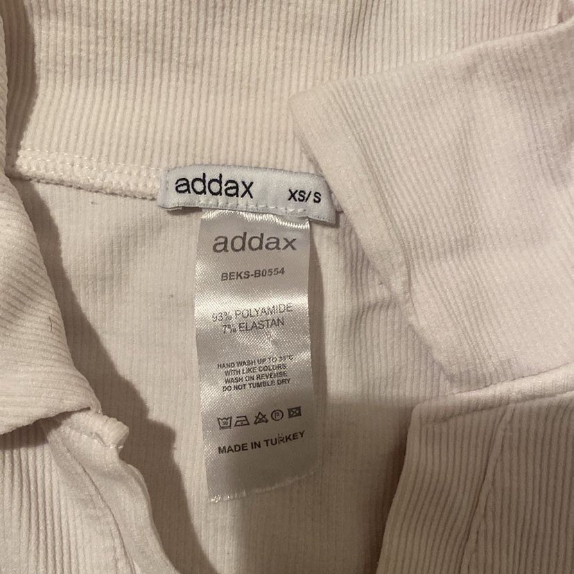 Beyaz V Yaka Kısa Kollu bluz - Görsel 2