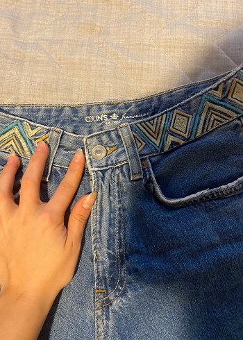 Nakışlı Kemerli Koyu Mavi Mini Kot Şort - Görsel 5