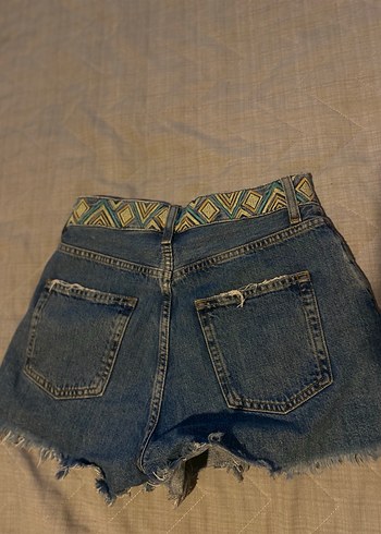 Nakışlı Kemerli Koyu Mavi Mini Kot Şort - Görsel 4