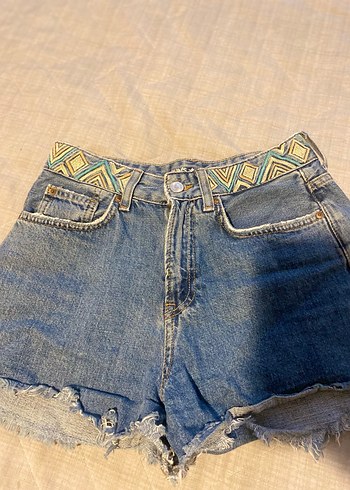 Nakışlı Kemerli Koyu Mavi Mini Kot Şort - Görsel 3