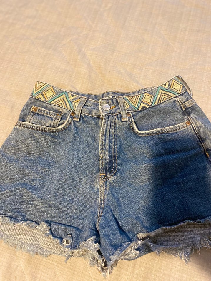 Nakışlı Kemerli Koyu Mavi Mini Kot Şort - Görsel 3