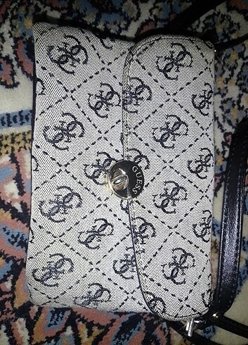 Gri Gucci kol çantası 