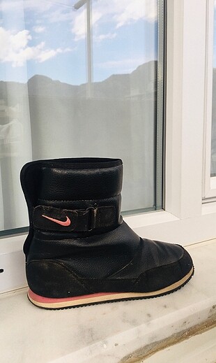 nike spor bot
