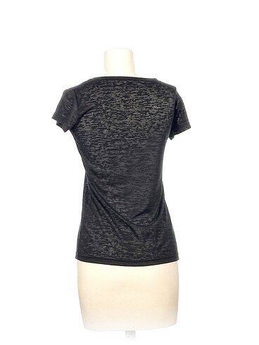 m Beden PreLoved T-shirt %70 İndirimli.