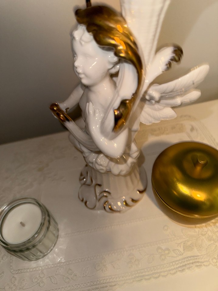 Beyaz ve Altın Detaylı Melek Biblo - Görsel 5