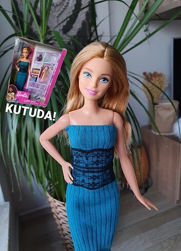 Barbie Kutulu Barbie kumral manken bebek mavi elbiseli