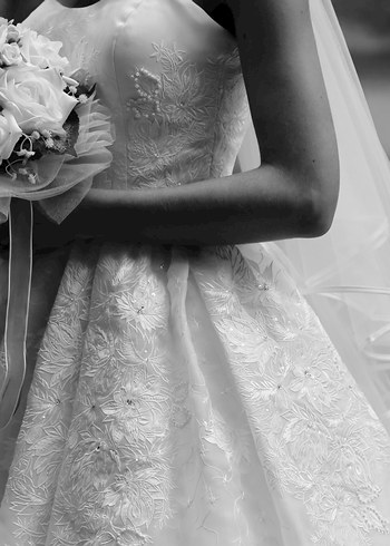 xs Beden beyaz Renk Oleg Cassini straplez gelinlik 34 XS Dantel değil NAKIŞLI !