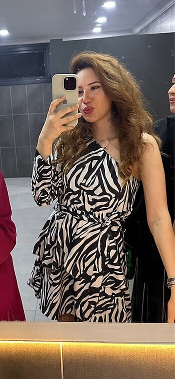 Zebra desen tek omuz elbise
