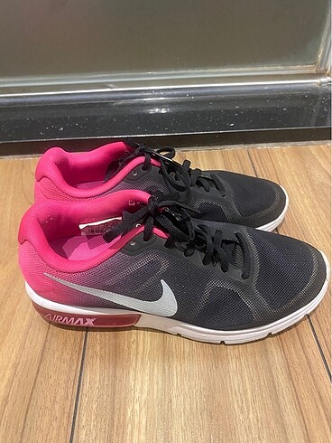 Nike spor ayakkabı