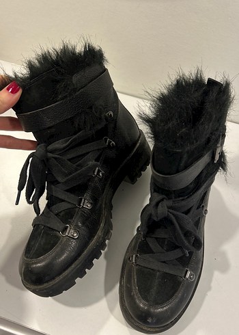 Kürk Detaylı Siyah Deri Yüksek Topuklu Bot - Görsel 3