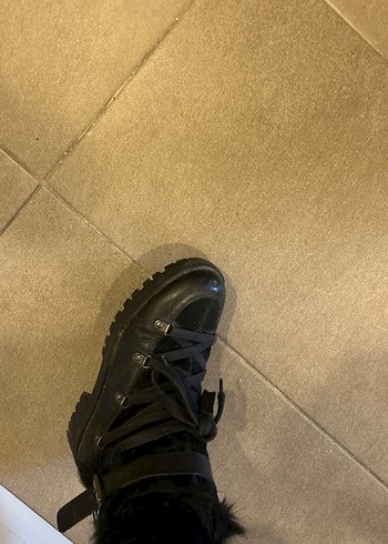 Kürk Detaylı Siyah Deri Yüksek Topuklu Bot - Görsel 6