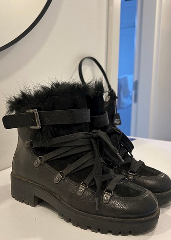 Kürk Detaylı Siyah Deri Yüksek Topuklu Bot - Görsel 2