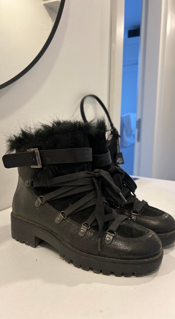 Kürk Detaylı Siyah Deri Yüksek Topuklu Bot - Görsel 2