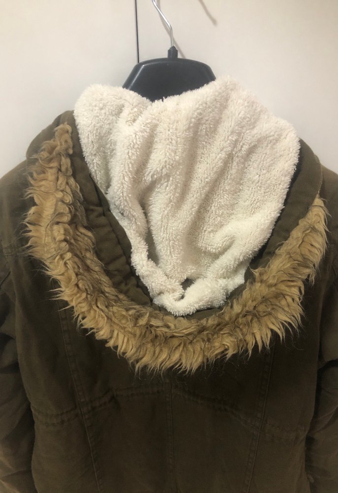 Koyu yeşil kapüşonlu mont - Görsel 3