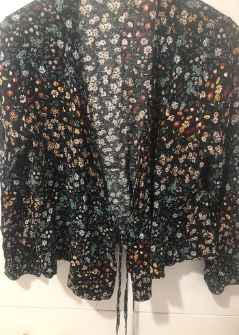 Önden bağlamalı Çiçek Desenli Uzun Kollu Bluz - Görsel 2