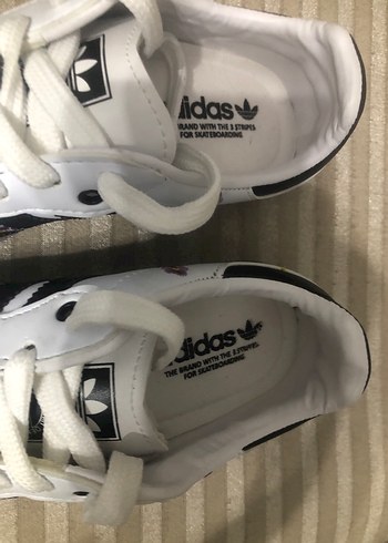 Çiçek Desenli Beyaz Kadın Spor Ayakkabı - Görsel 3