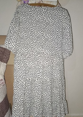 V Yaka Puantiyeli Midi Elbise - Görsel 3