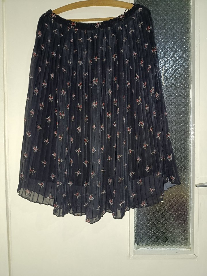 Nakışlı Siyah Piliseli midi Etek - Görsel 2