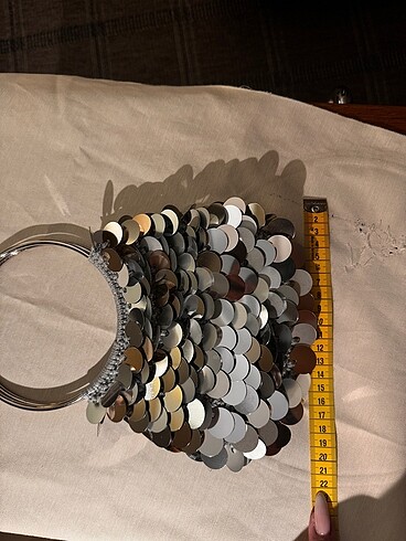 Beden çeşitli Renk Metal Saplı Gümüş Pullu El işi Çanta