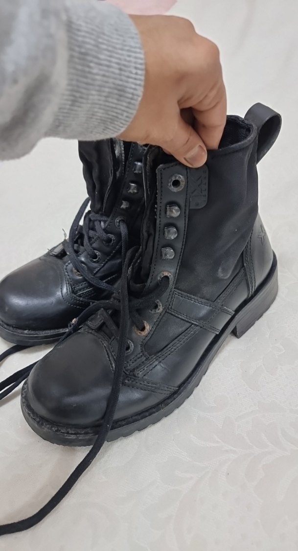 Siyah Deri Punk Tarzı Kadın Botları - Görsel 2