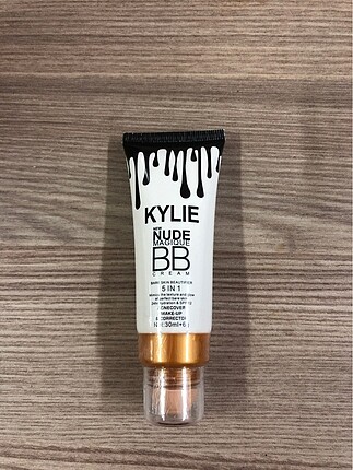 Kylie bb cream. BB KREM