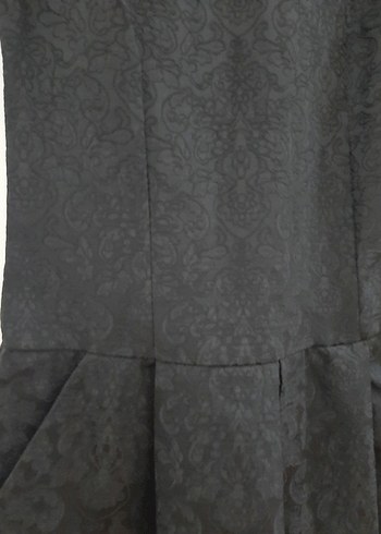 Siyah V Yaka Pilili Midi Elbise - Görsel 5