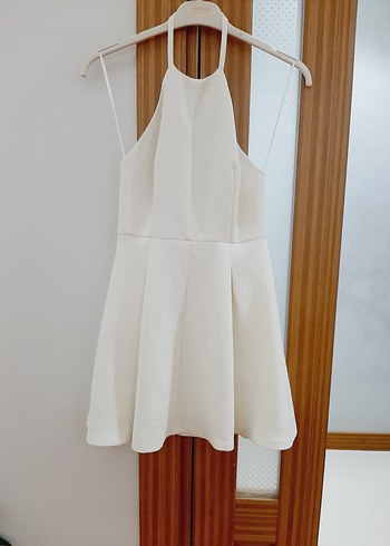 Zara Beyaz Mini Yüksek Yakalı Kolsuz Kadın Elbise