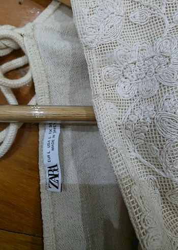 V Yaka Dantelli Kısa Bej Elbise - Görsel 7