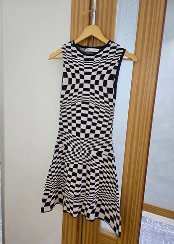 Zara Ekose Desenli Kolsuz Midi Triko Elbise