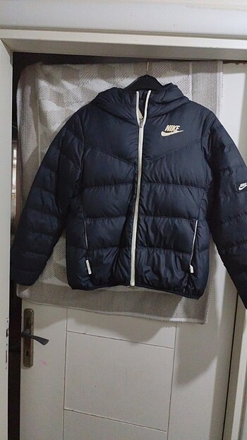 Nike Çift taraflı kadın şişme mont 