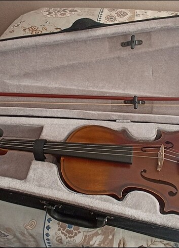 Raymond 4/4 keman/ Saz ile takas olur