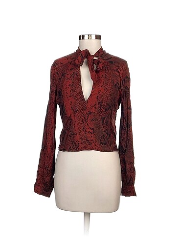 Stradivarius Bluz %70 İndirimli.