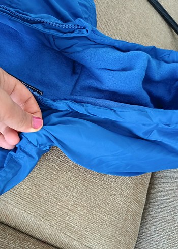 Mavi Kapüşonlu Erkek Çocuk mont - Görsel 6