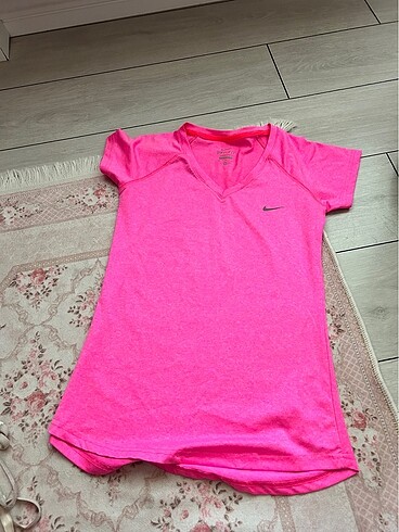 Nike PEMBE NİKE TSHİRT